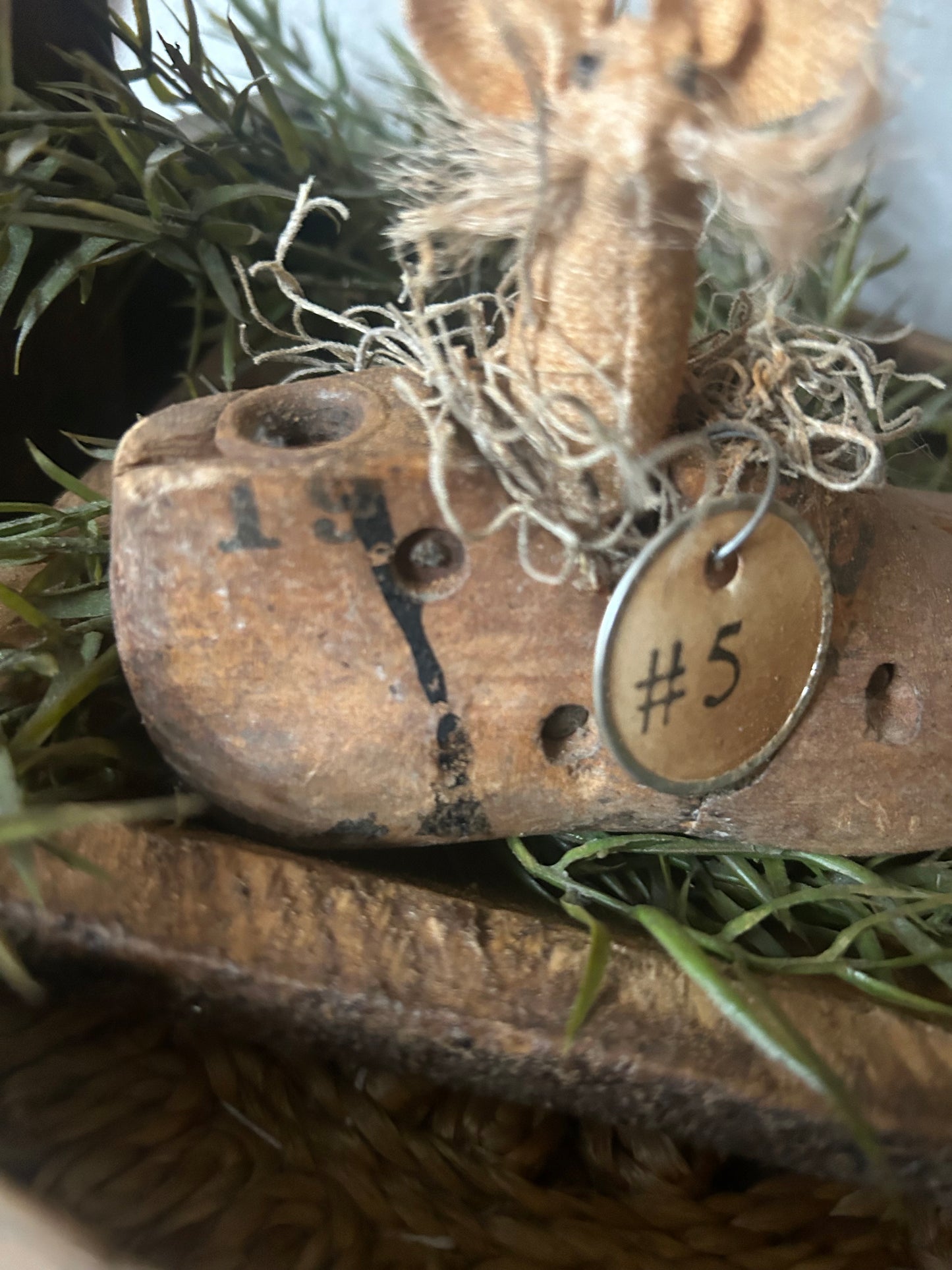 Vintage Wooden Cobbler Child Baby shoe with itty bitty mouse