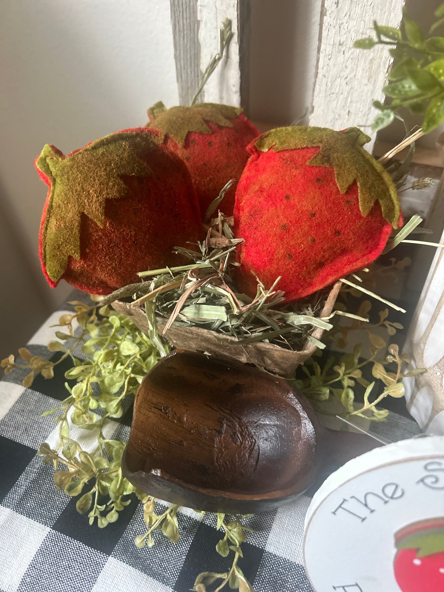 Live Show Special Primitive Strawberry set in berry basket