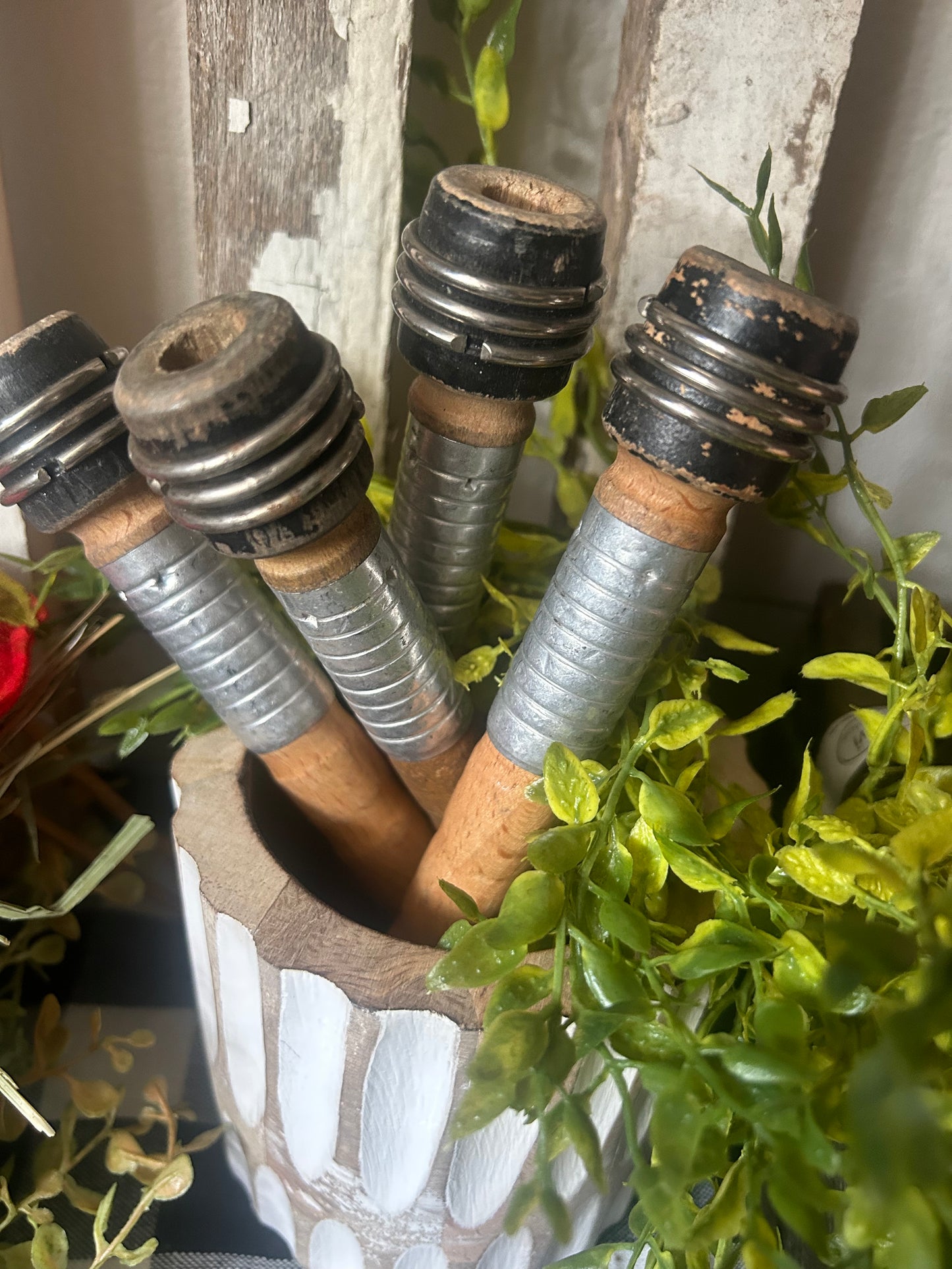 Quill Wooden Vintage Prim Black Spool