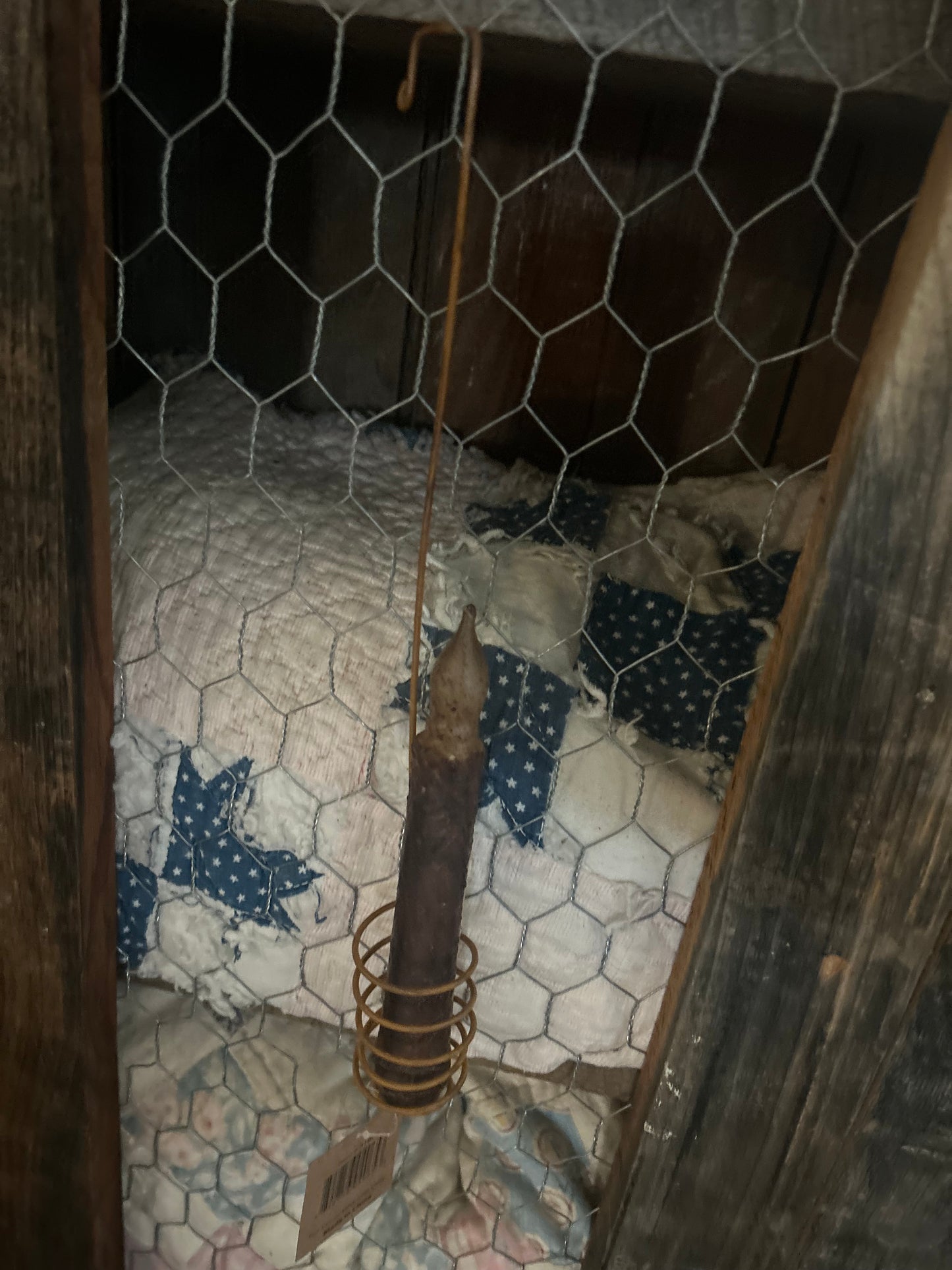 Rusty Spiral Taper Hanger