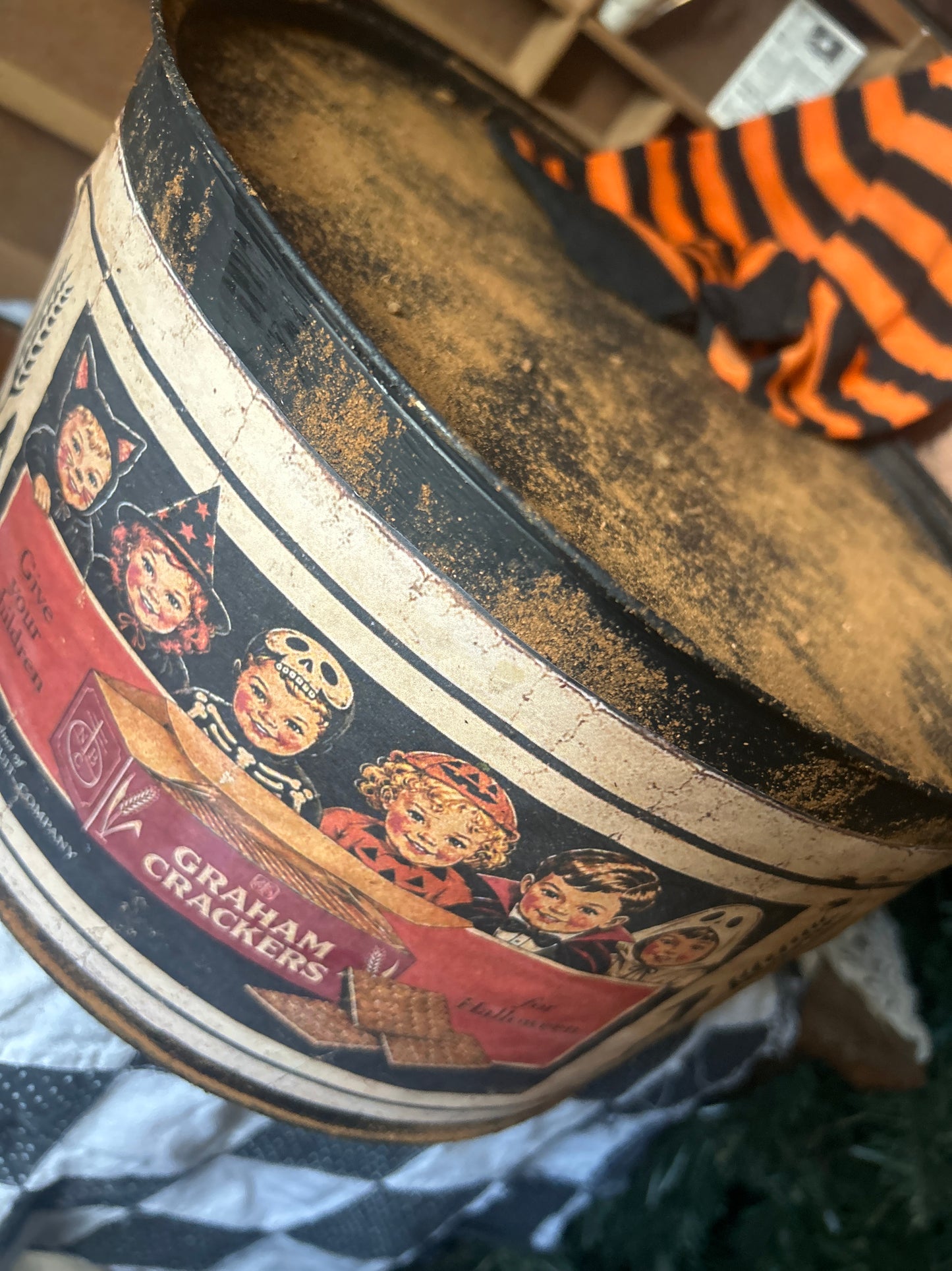 Extra large Graham Cracker tin