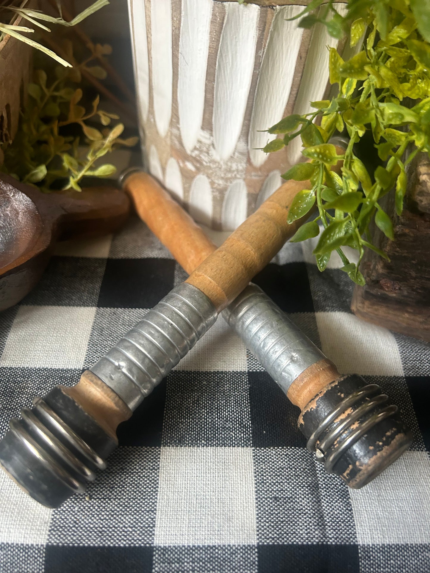 Quill Wooden Vintage Prim Black Spool
