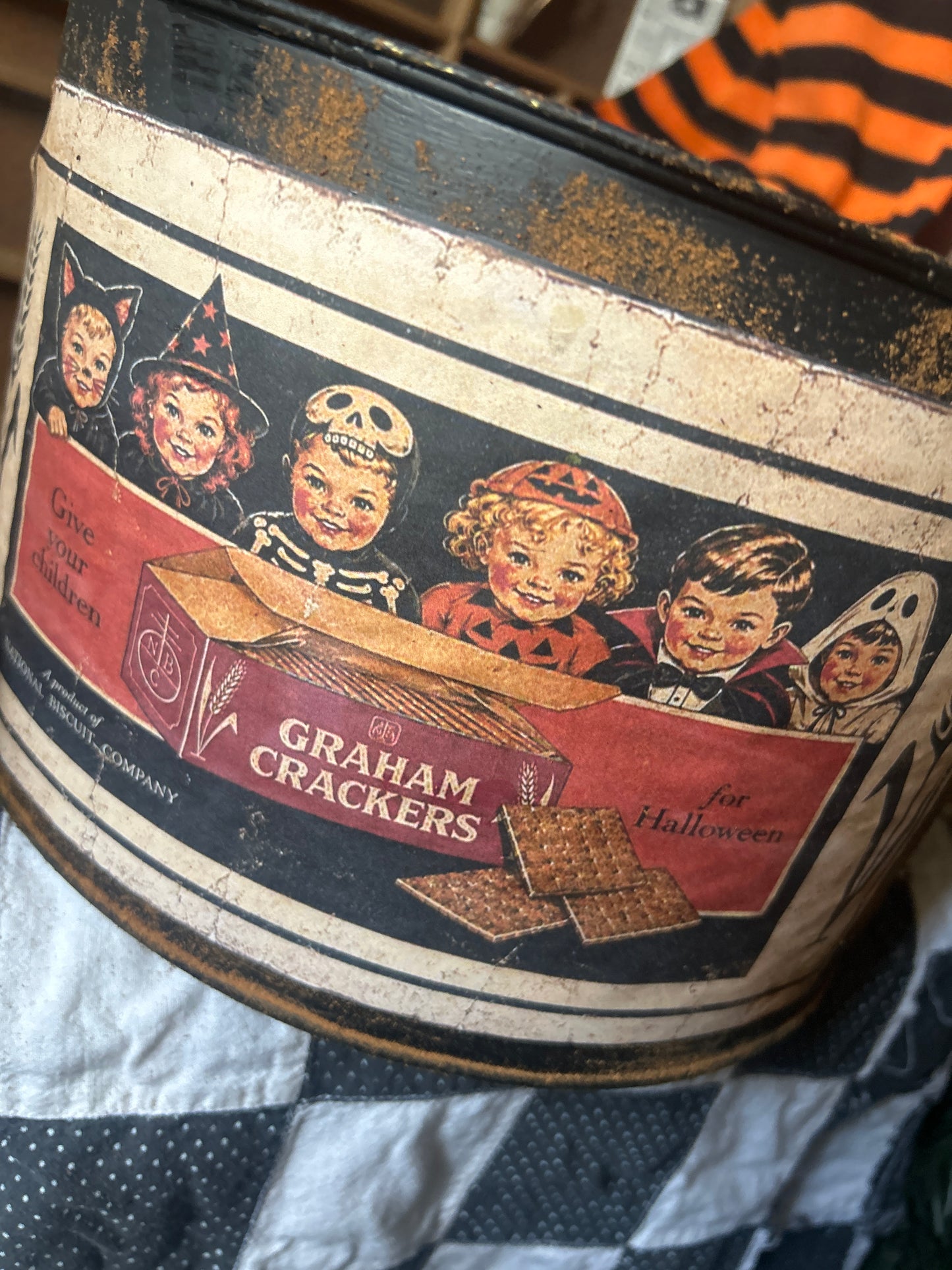Extra large Graham Cracker tin