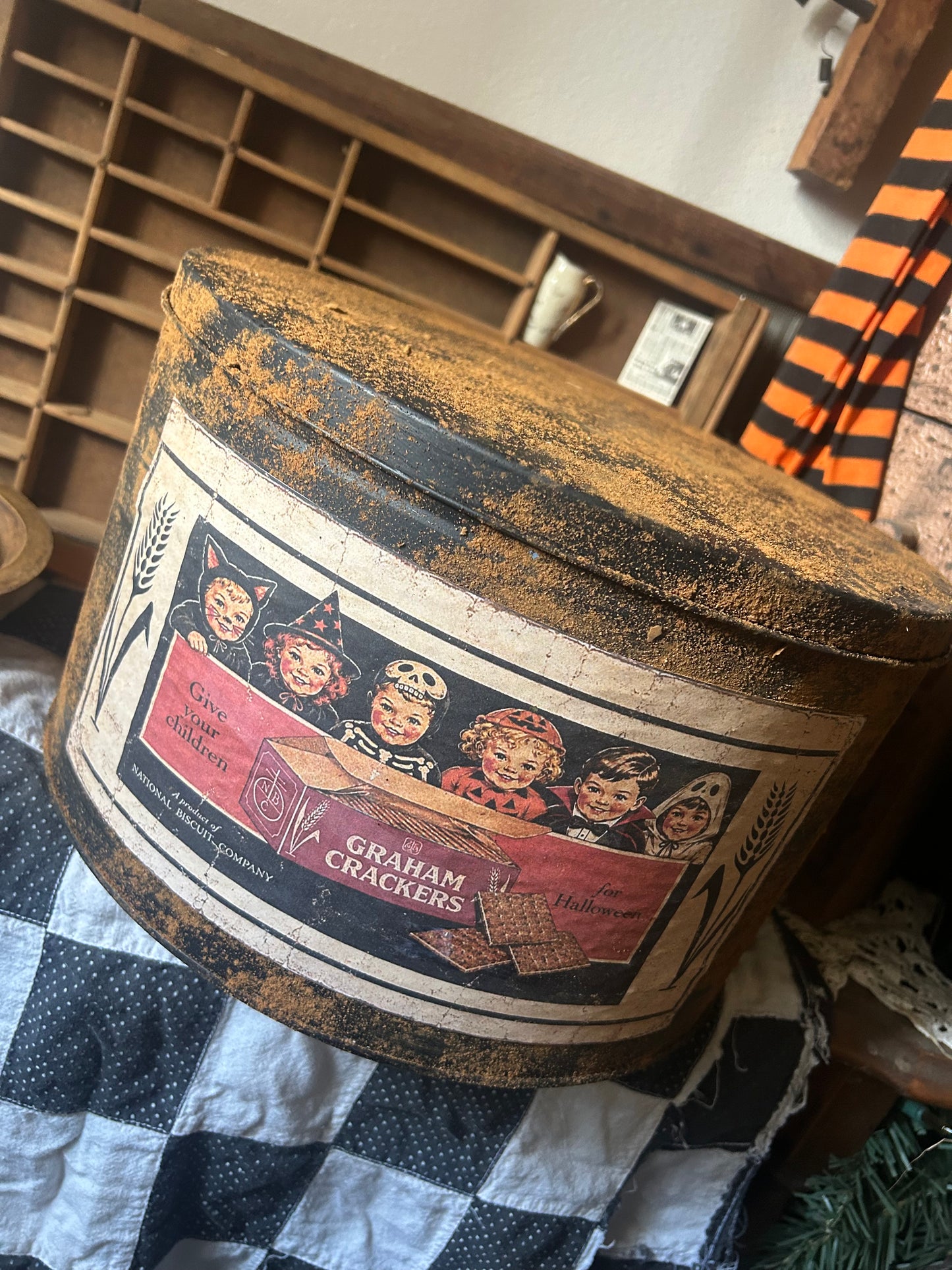 Extra large Prim Cracker Tin