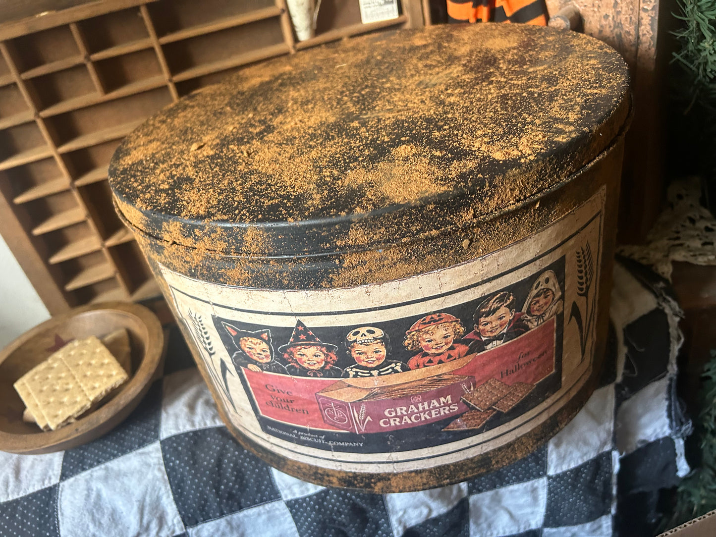 Extra large Prim Cracker Tin
