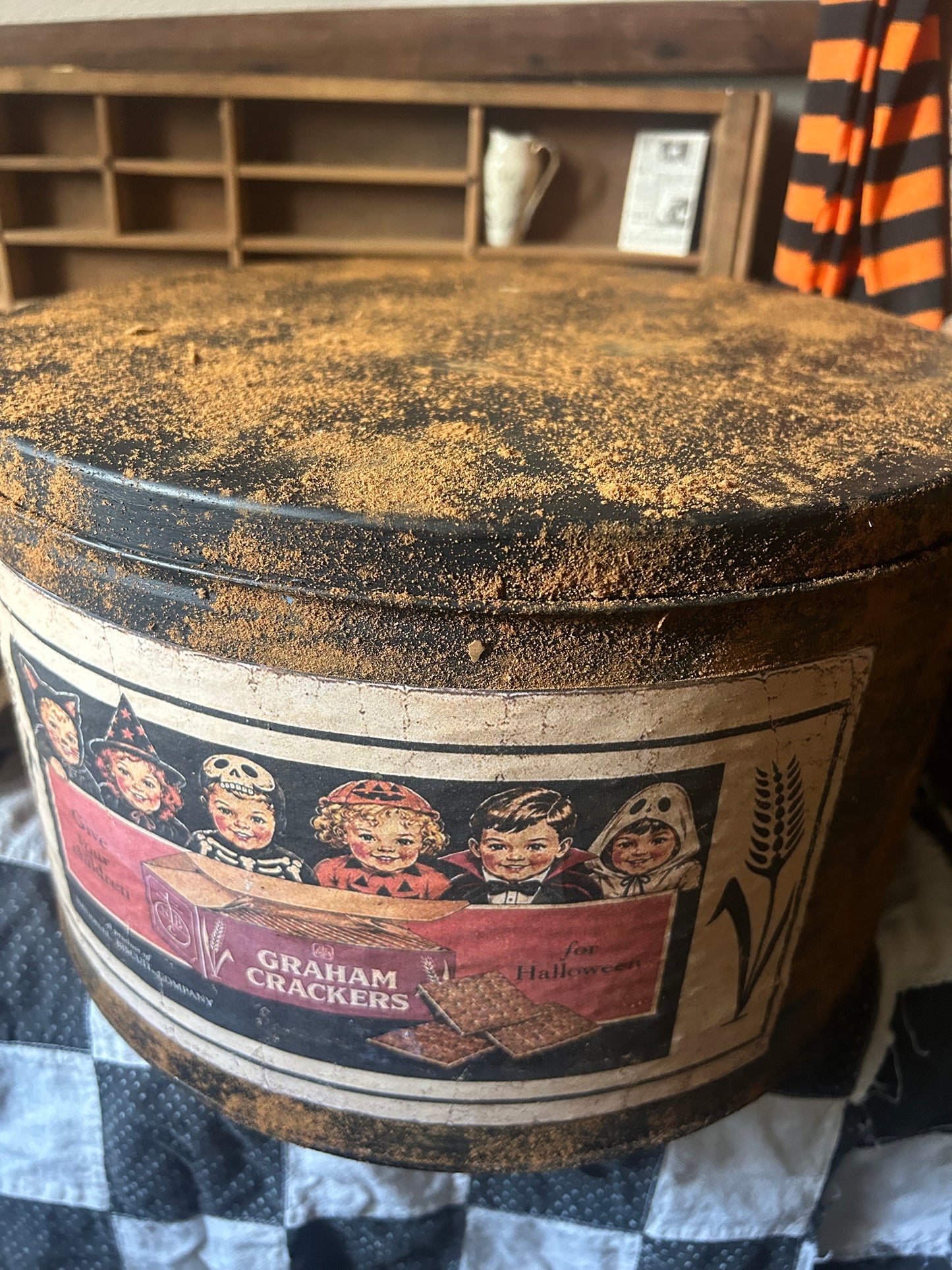 Extra large Prim Cracker Tin