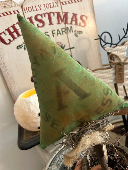 Primitive Bemis Distressed tree poke