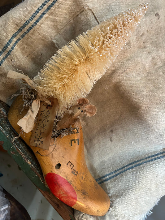 Itty Bitty mouse on vintage Shoe Form Gathering